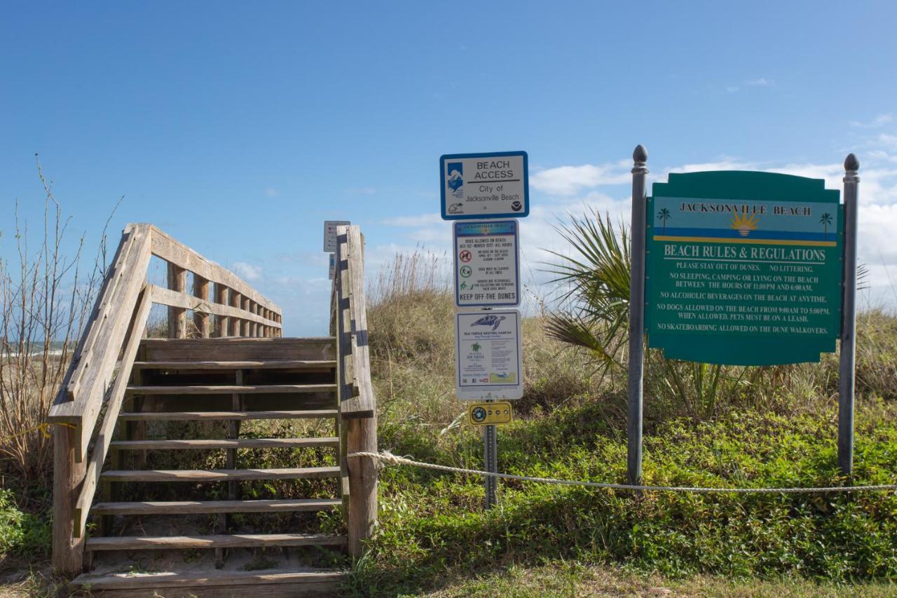 Cozy - Blocks From The Ocean! *